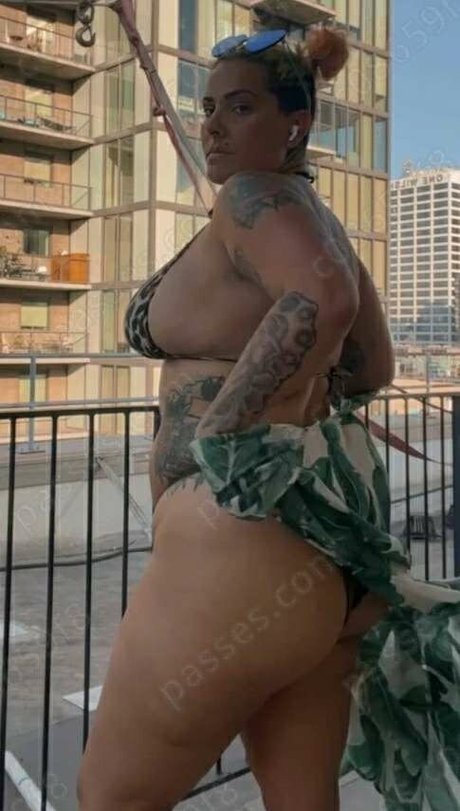 TheZombiUnicorn nude star picture