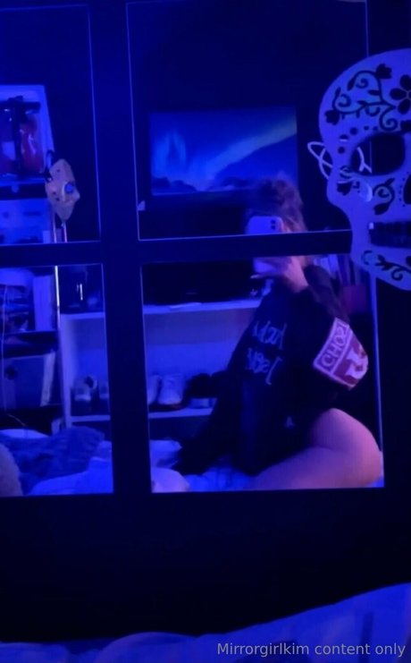 Mirrorgirlkim porn model photo
