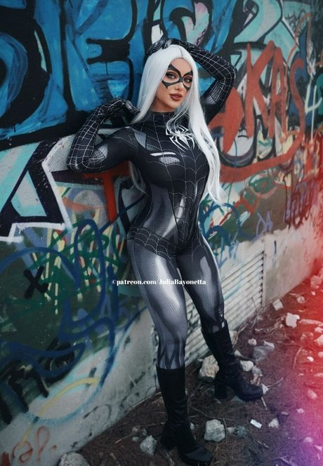 Julia Bayonetta sexy model img