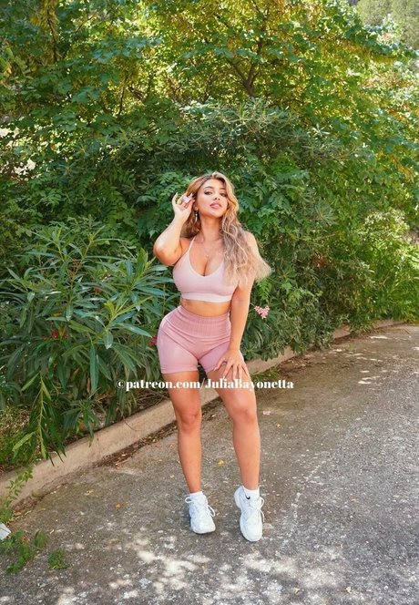 big pussy lips onlyfans adult photo