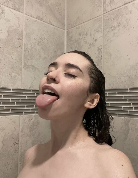 Catlyn Crespo sexy model images