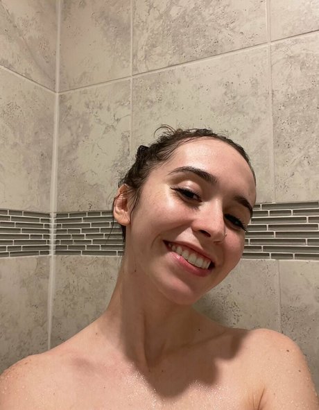 Catlyn Crespo pretty model pics