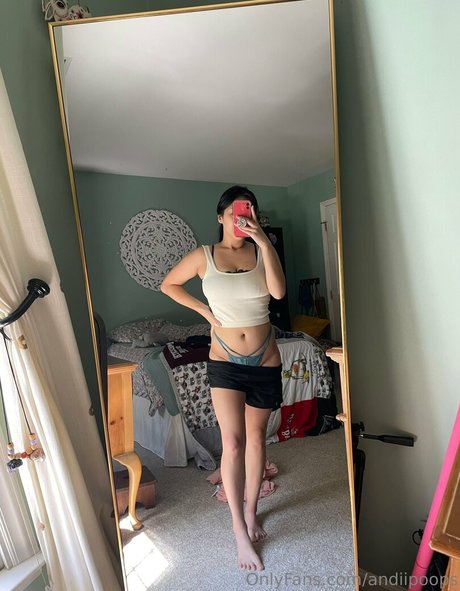 andiipoops model adult pic