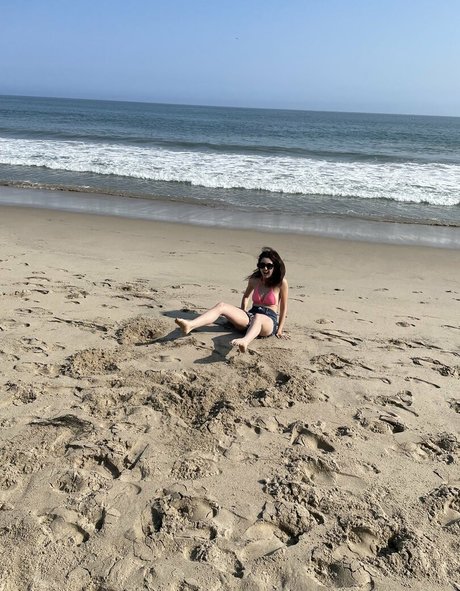 Laura Marano Quick photo