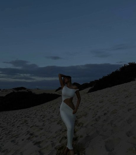 Ella Cervetto model pretty photos