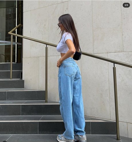 Ella Cervetto model naked img