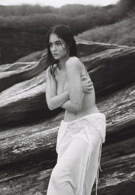 small tits asian onlyfans naked pic