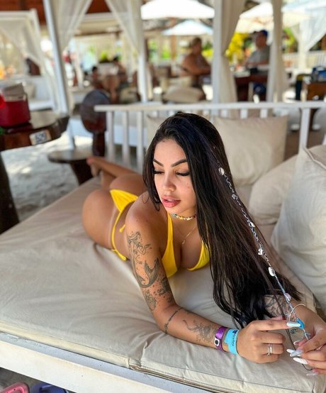 Mc Henny top model pics