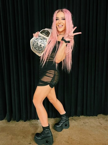 Dakota Kai model top pictures