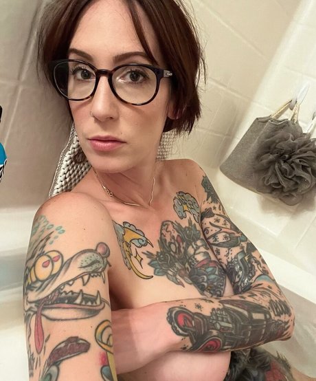 Gojiragoesrawr star naked galleries