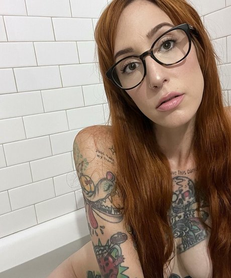 Gojiragoesrawr hot model galleries