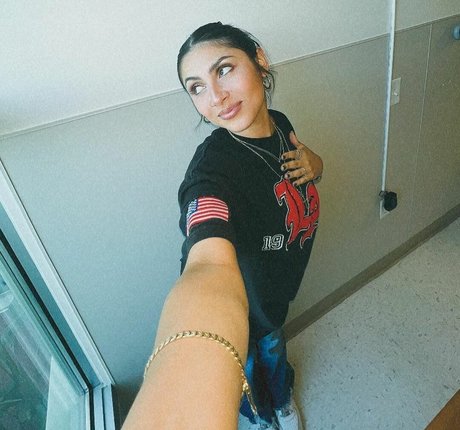 Alondra Delgado star art photos