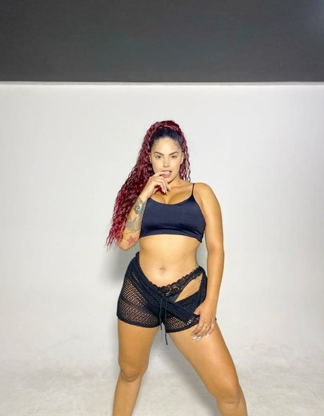 Amanda Miury exclusive star image