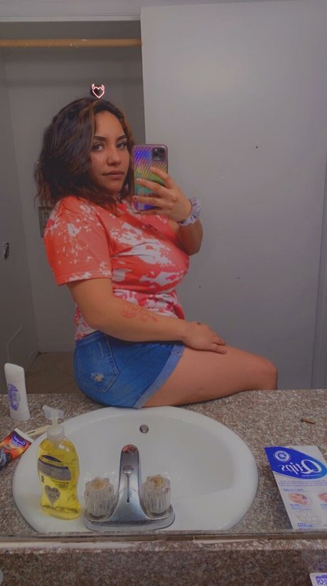 moms onlyfans hot pic