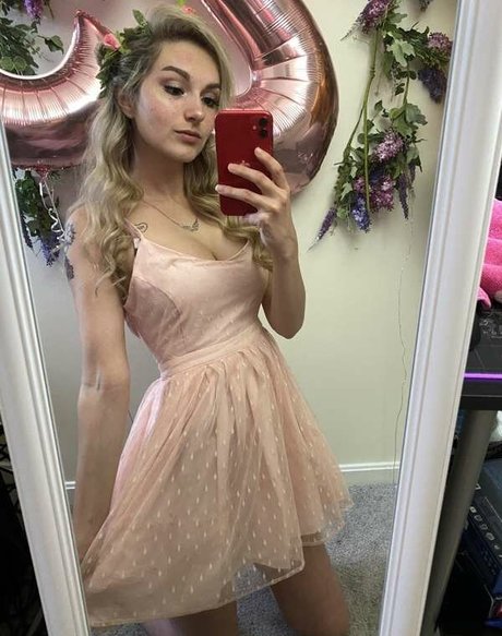 Busy B ASMR porn model pics