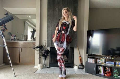 Busy B ASMR model porn archive