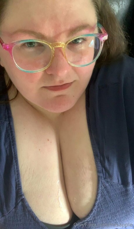 glasses onlyfans pornos images