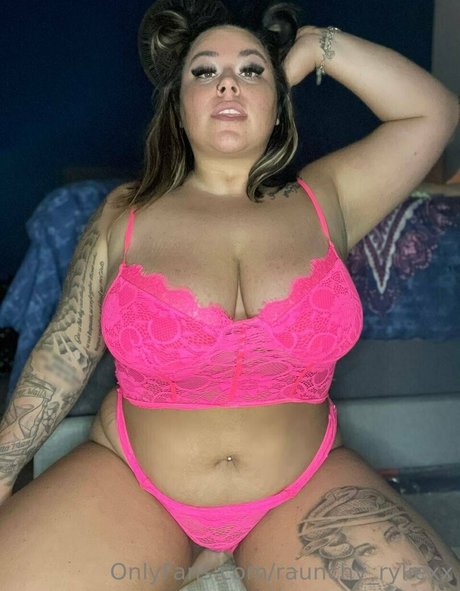 raunchy ryliexx sexy actress pic