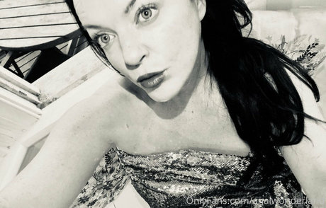 anelwonderland free actress photo