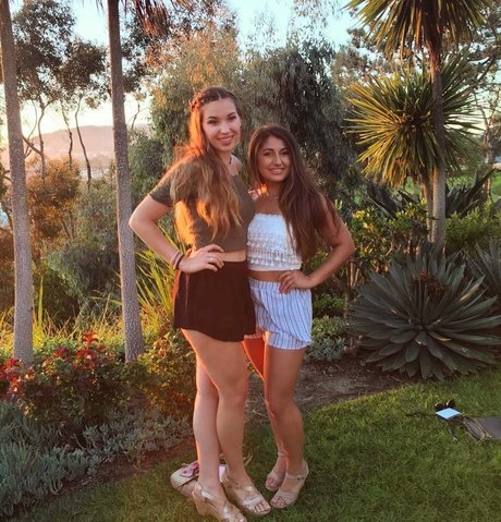 Julia Olivia xxx model img