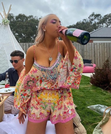 Alanna Pow pornographic actress picture