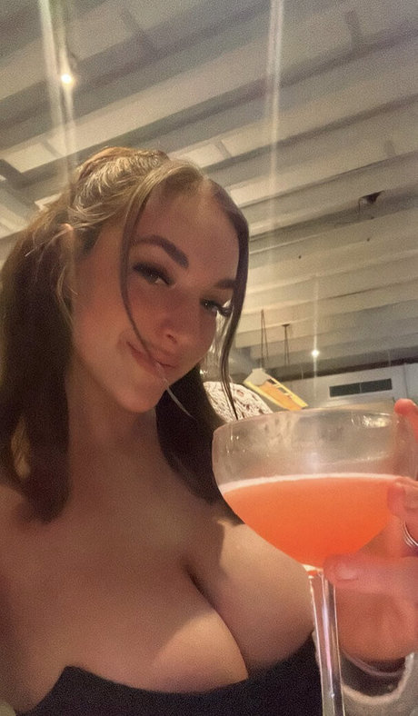 Alanna Pow adult model archive