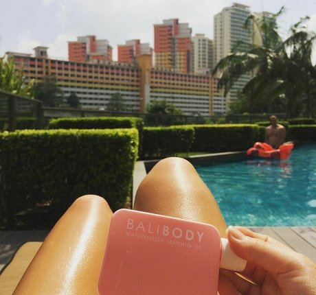 Alanna Pow pornstar pretty picture