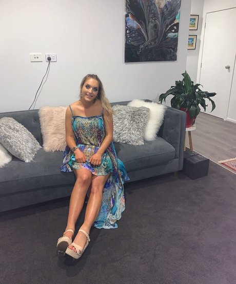 Alanna Pow free model pic