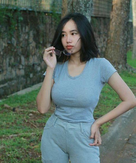 Elvara Caliva sexy pornstar archive