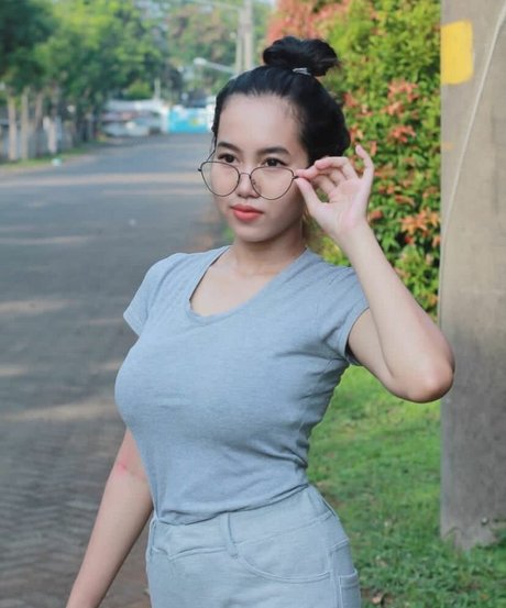 Elvara Caliva pornstar high quality pic