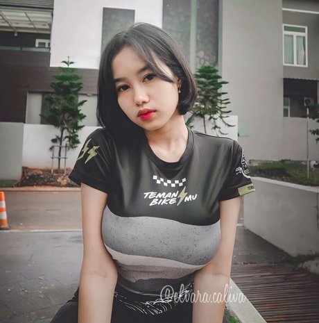 Elvara Caliva star sexy photos