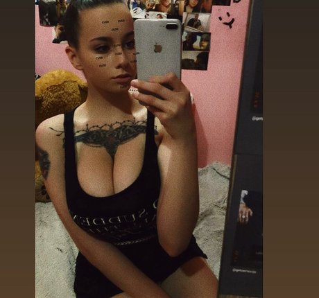 suzizvonar model exclusive picture