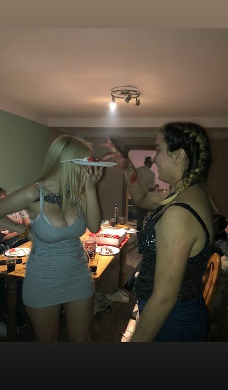 suzizvonar pornstar sexy photos