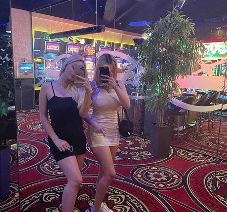 suzizvonar naked star pics