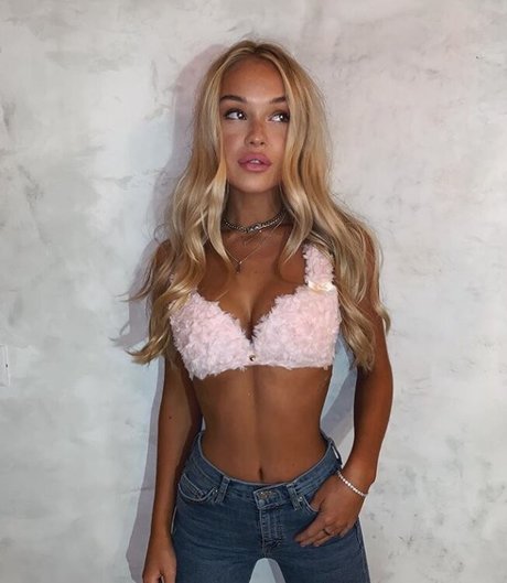 Faith Schroder exclusive pornstar img