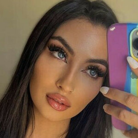 Michelle Constanza high quality model img