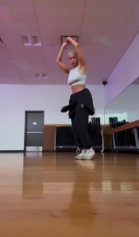 Andy Allo nice model pics