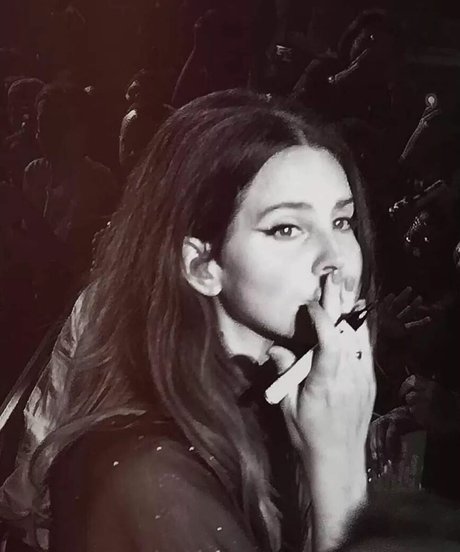 Lana Del Rey star erotic photo