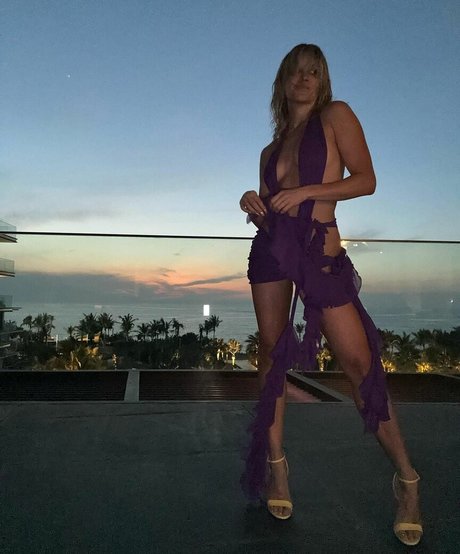 Ashley Roberts xxx actress gallery