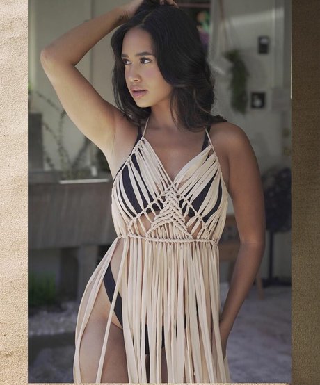 Emily Tosta hd model gallery