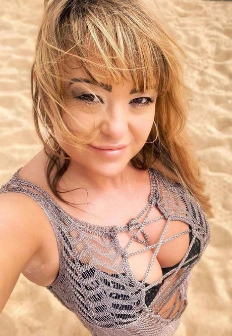 Danielle Nicholls model pornographic photos