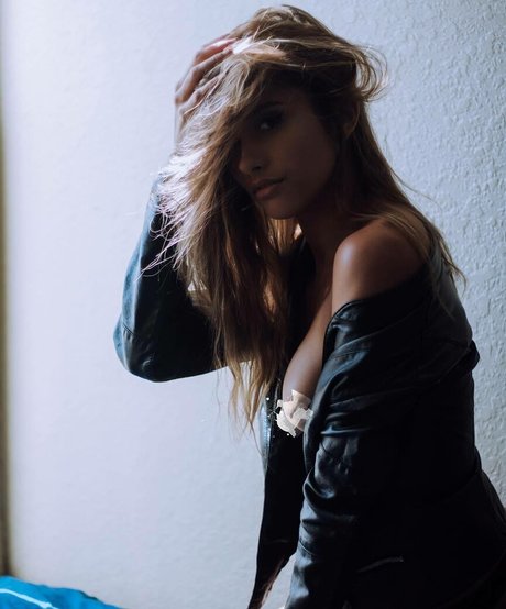 Alyssa Lopez top model gallery