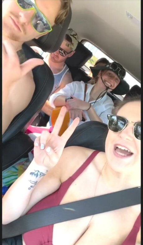 Hannah F model top images