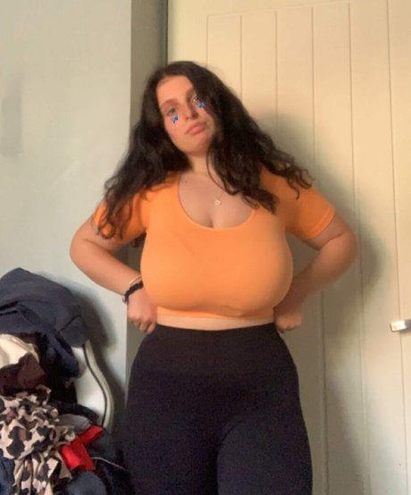 petite asian onlyfans exclusive image