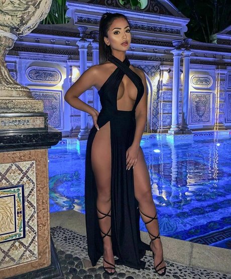 Aneeqa Farid beautiful actress pic