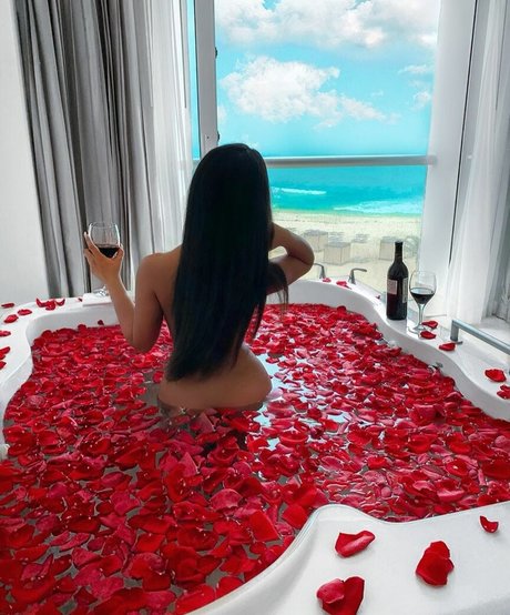 Aneeqa Farid hd pornstar photos