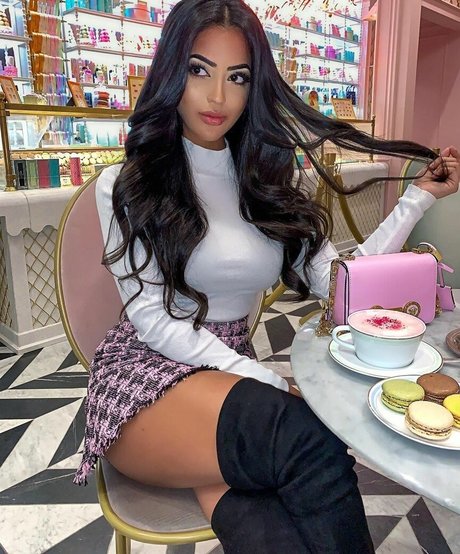 Aneeqa Farid sex model photo