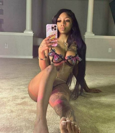 trapsweetyy star sexy image