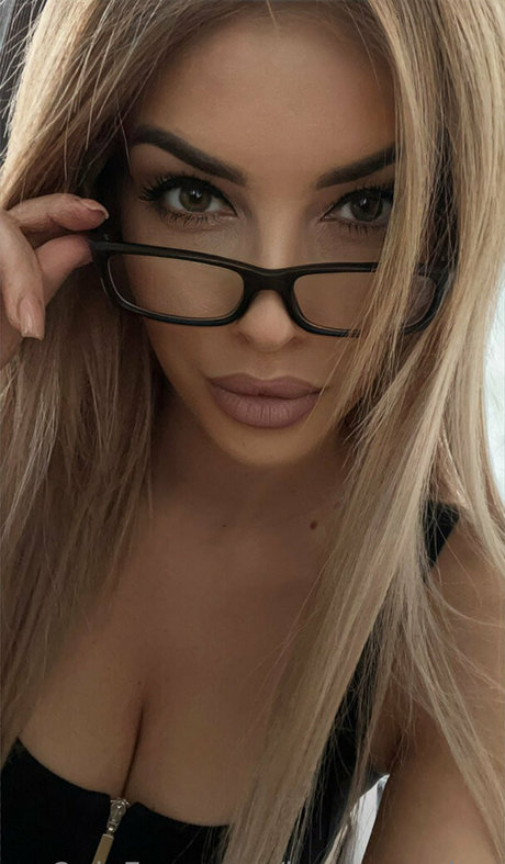 jessica cakes hot star picture