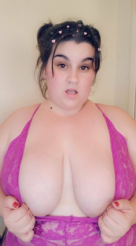 curvymama2021 beautiful actress pic